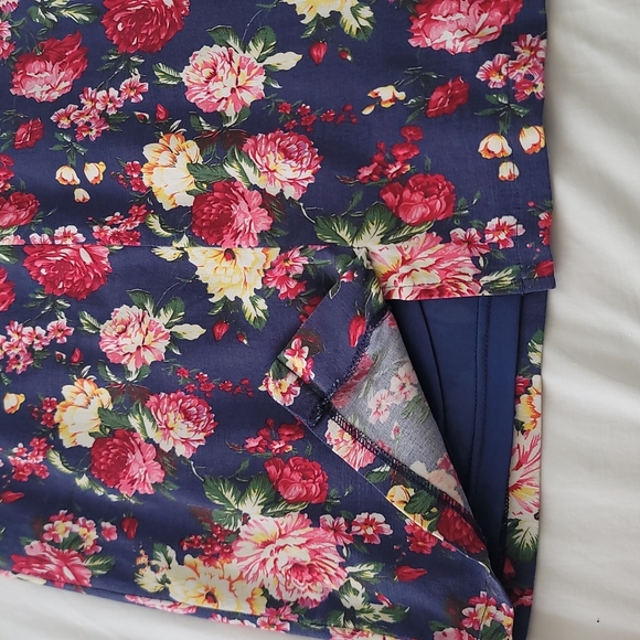 Lindy Bop vintage pin up body hugging floral dress sz Small - Picture 13 of 13